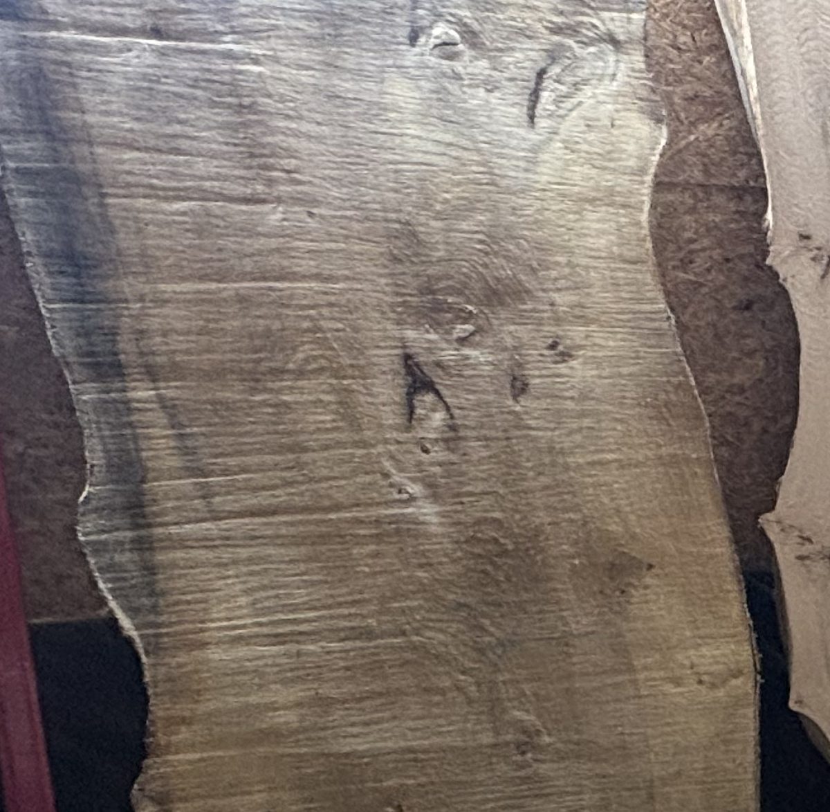 Masivní deska s živou hranou